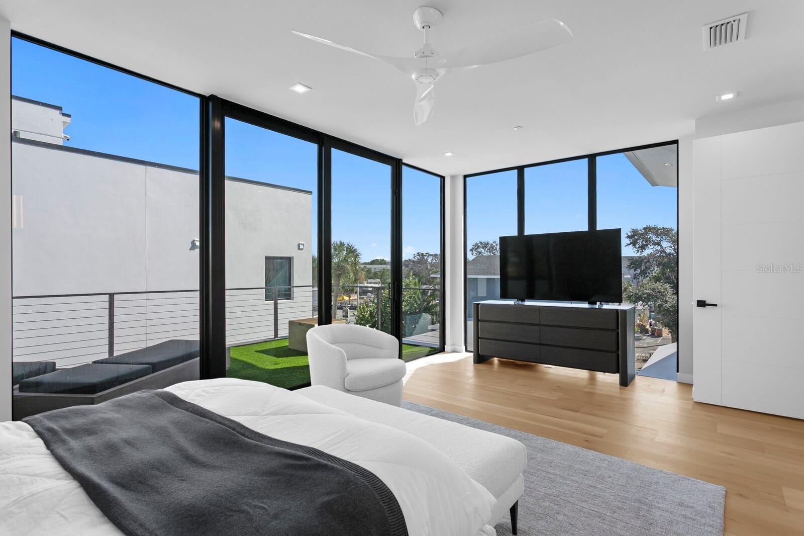 TB8450289 Property Photo