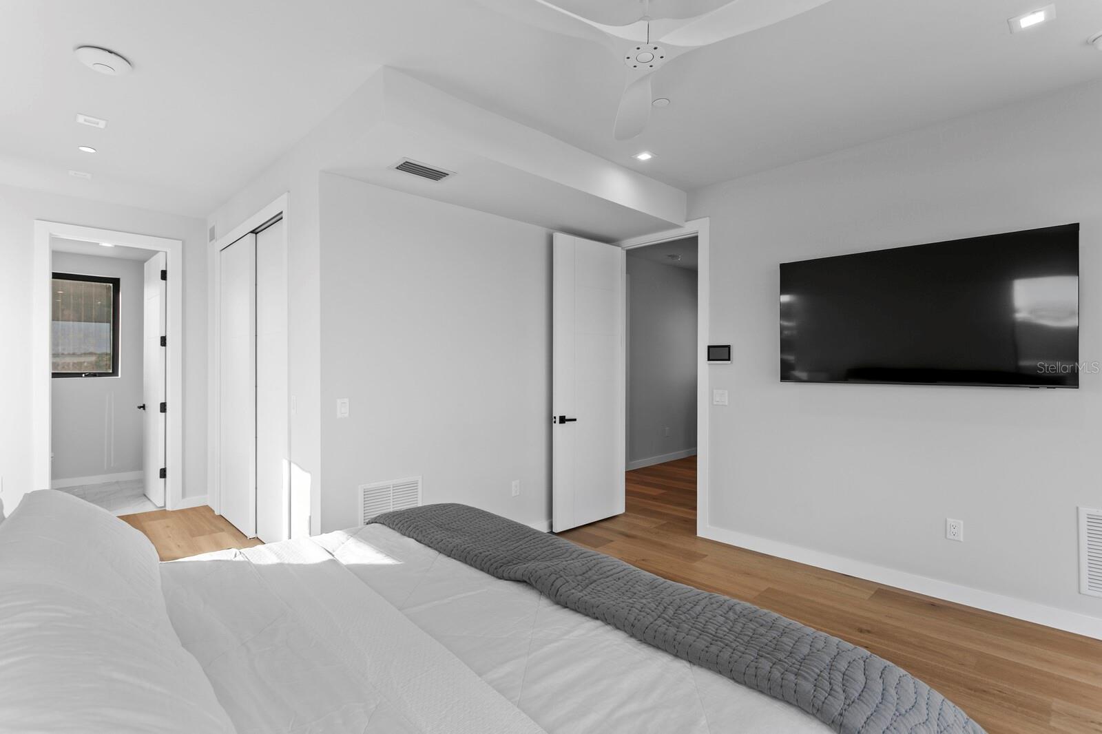 TB8450289 Property Photo