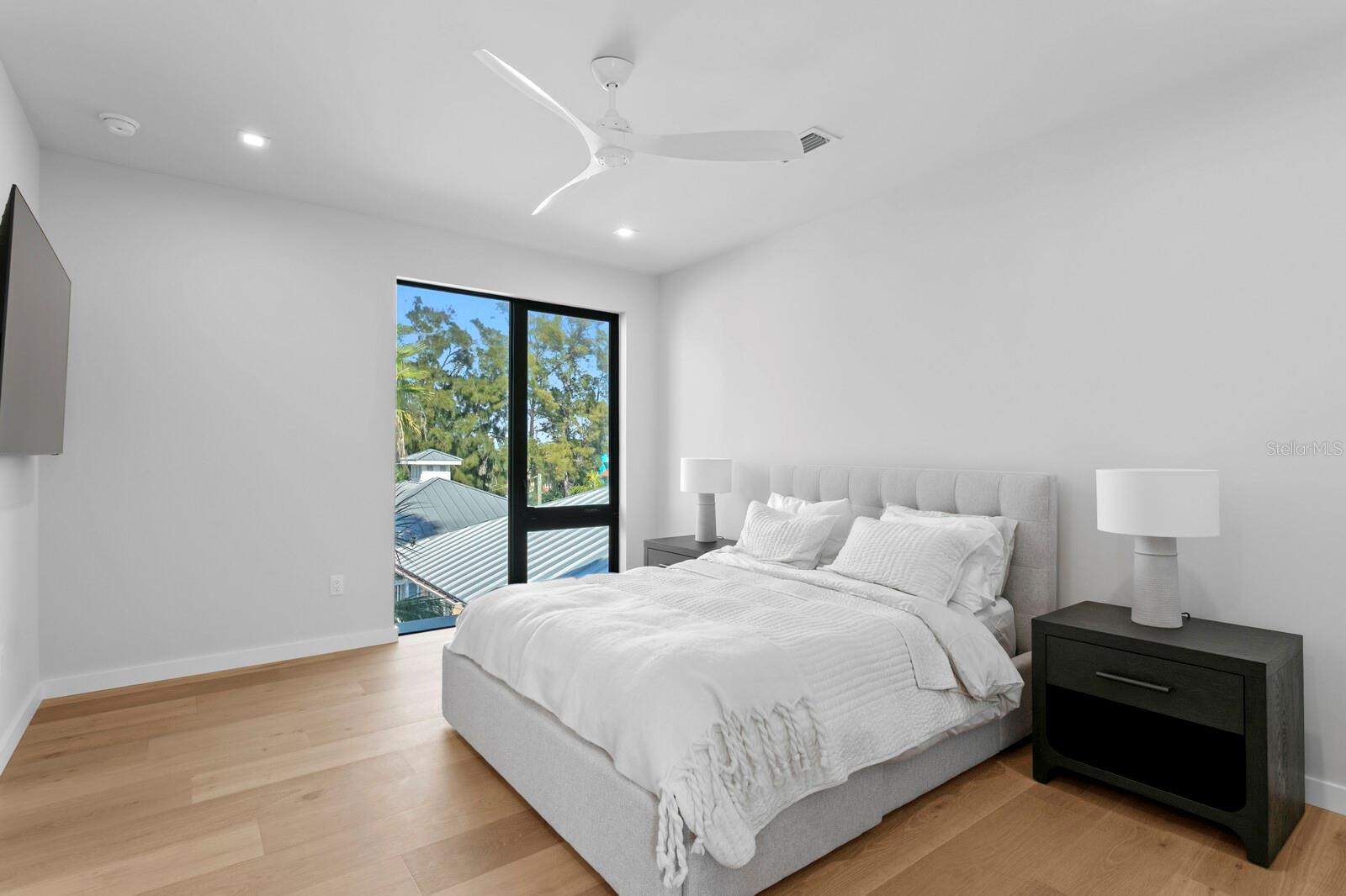 TB8450289 Property Photo