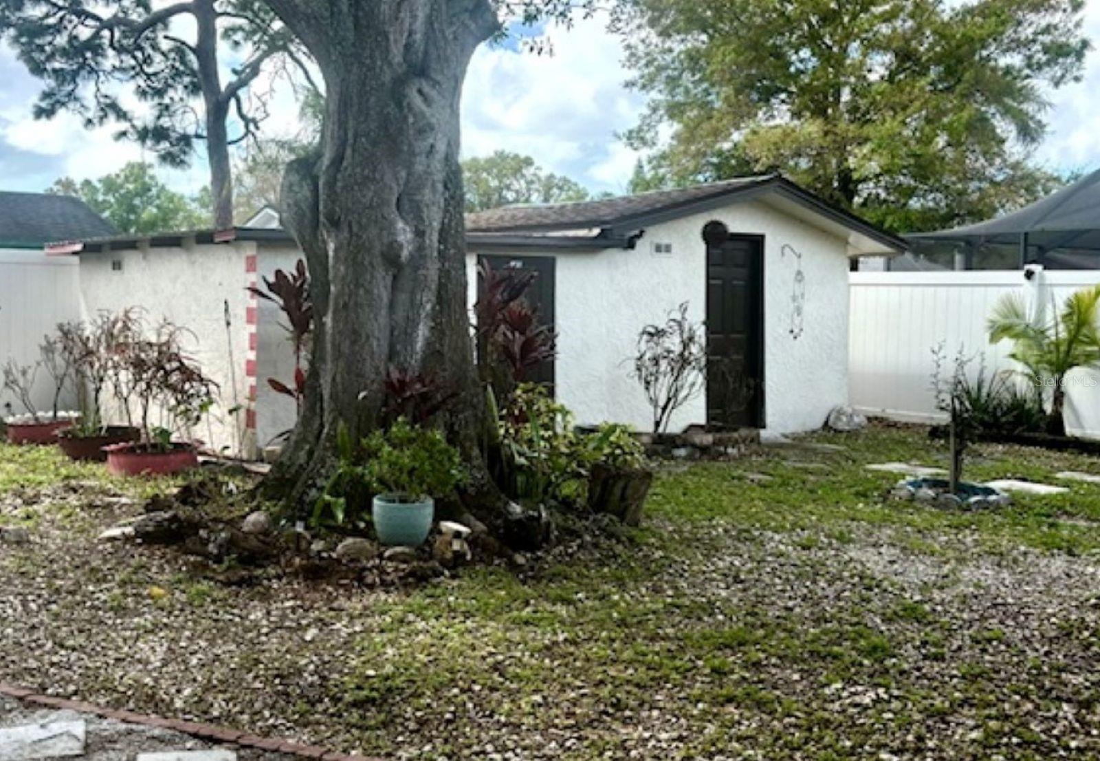 2 room Casita out back