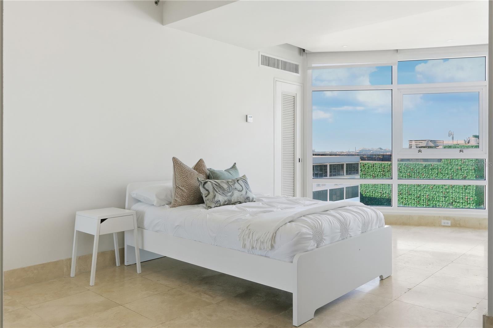 PR9117525 Property Photo