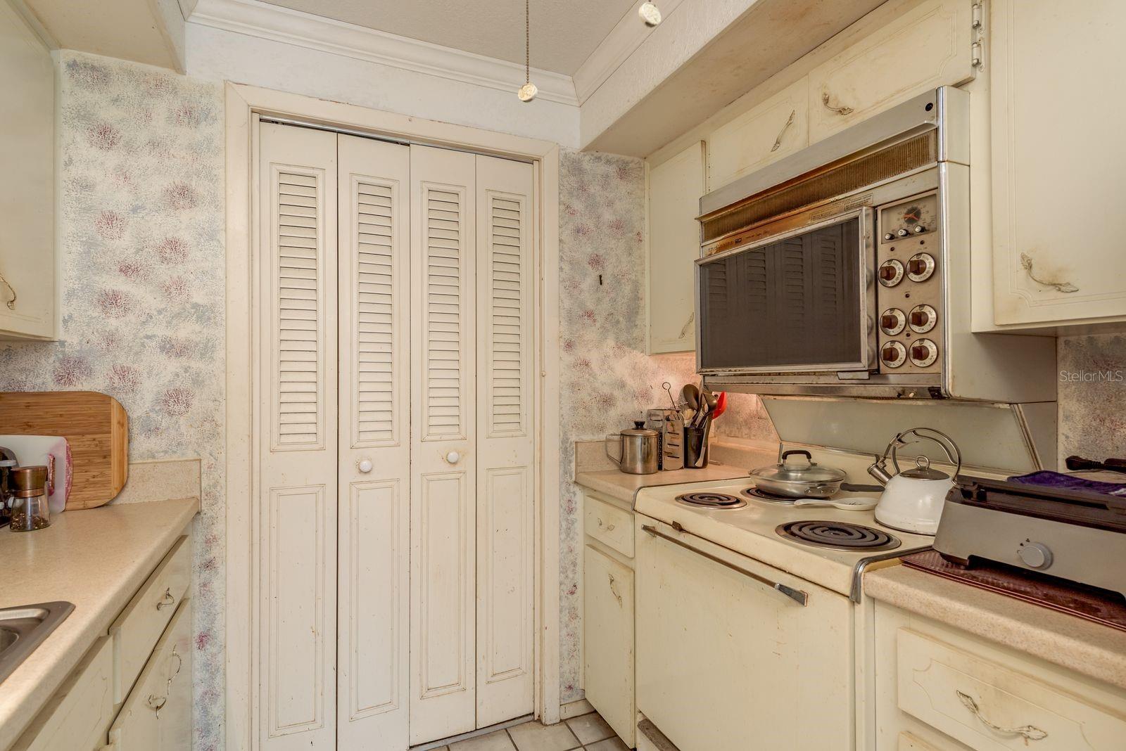 TB8450464 Property Photo