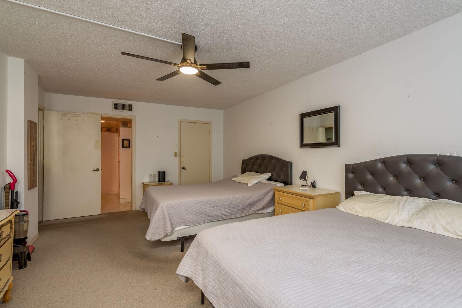 TB8450464 Property Photo