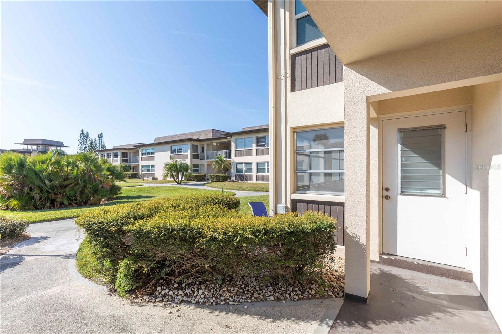 W7880940 Property Photo