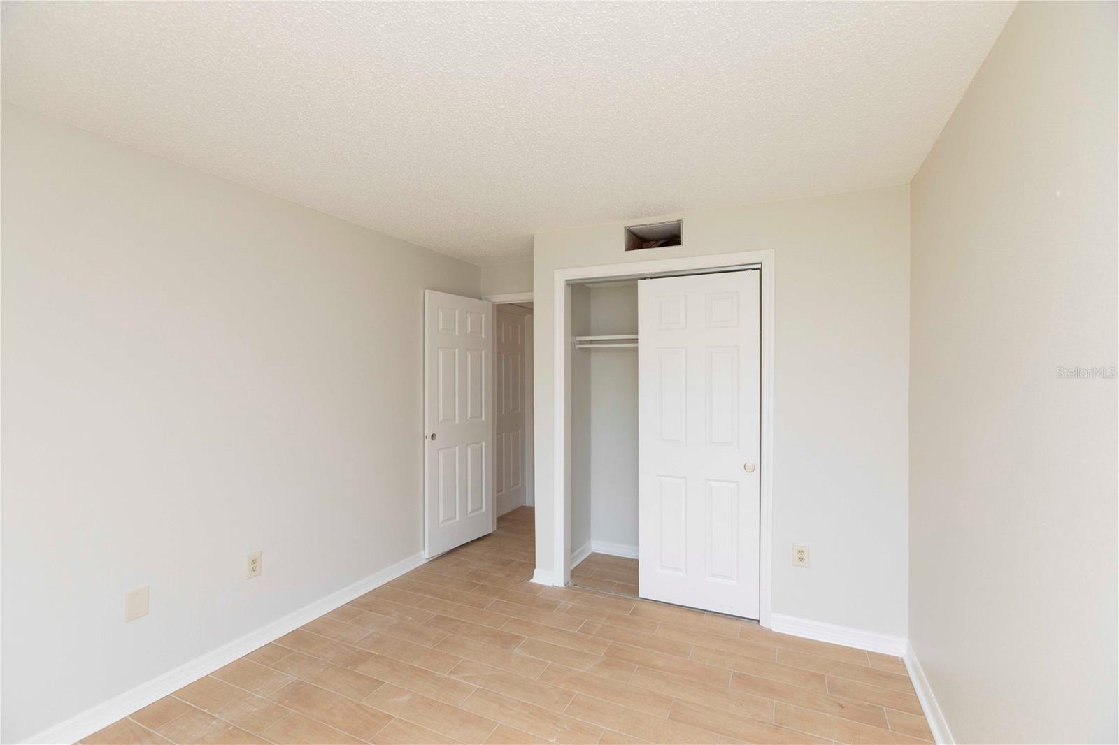 W7880940 Property Photo