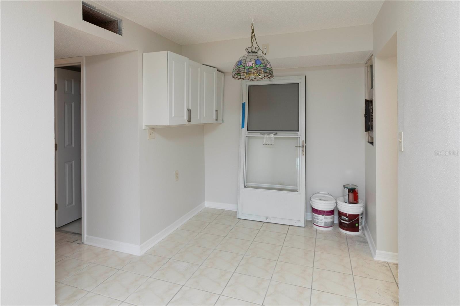 W7880940 Property Photo