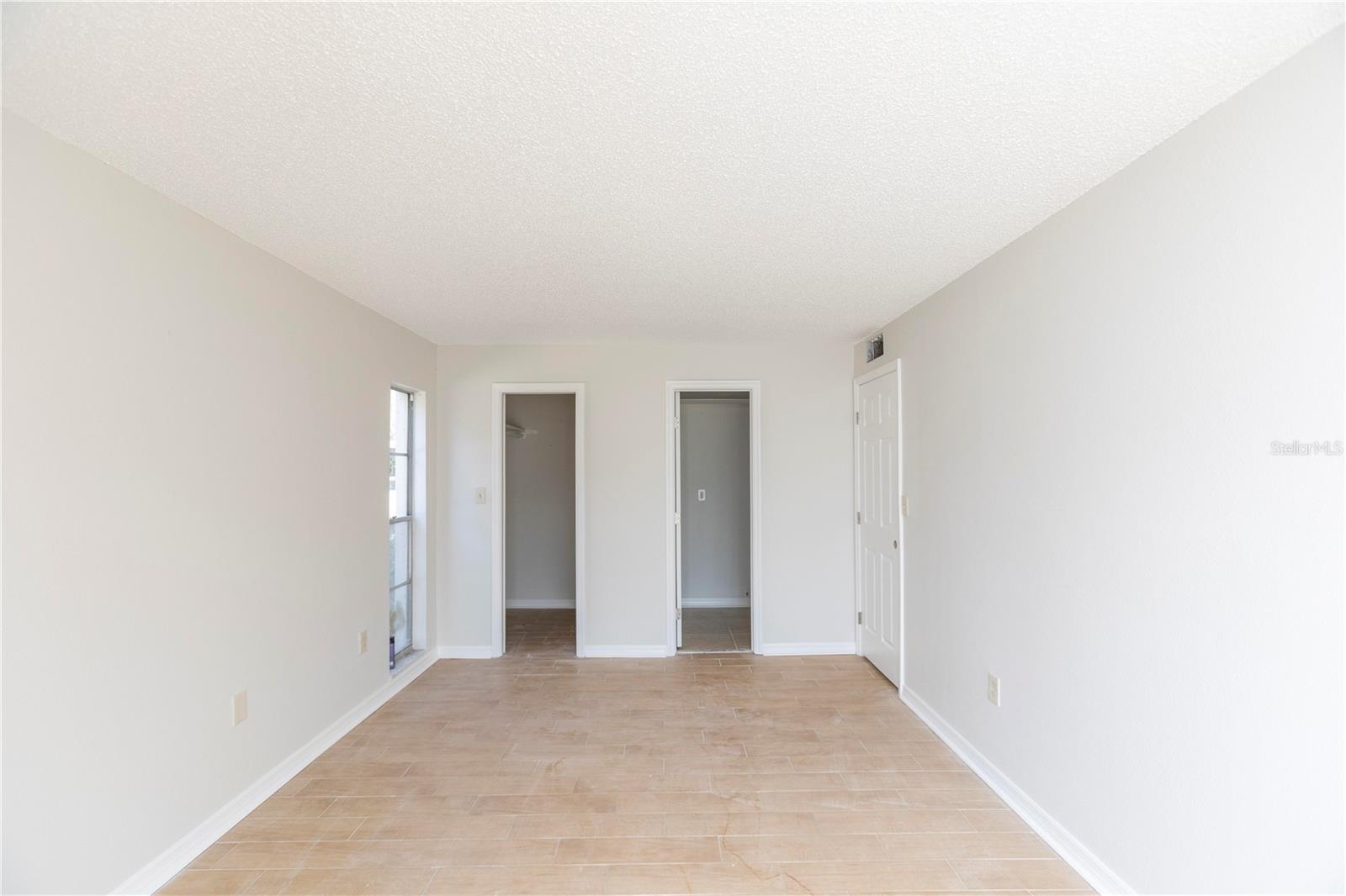 W7880940 Property Photo