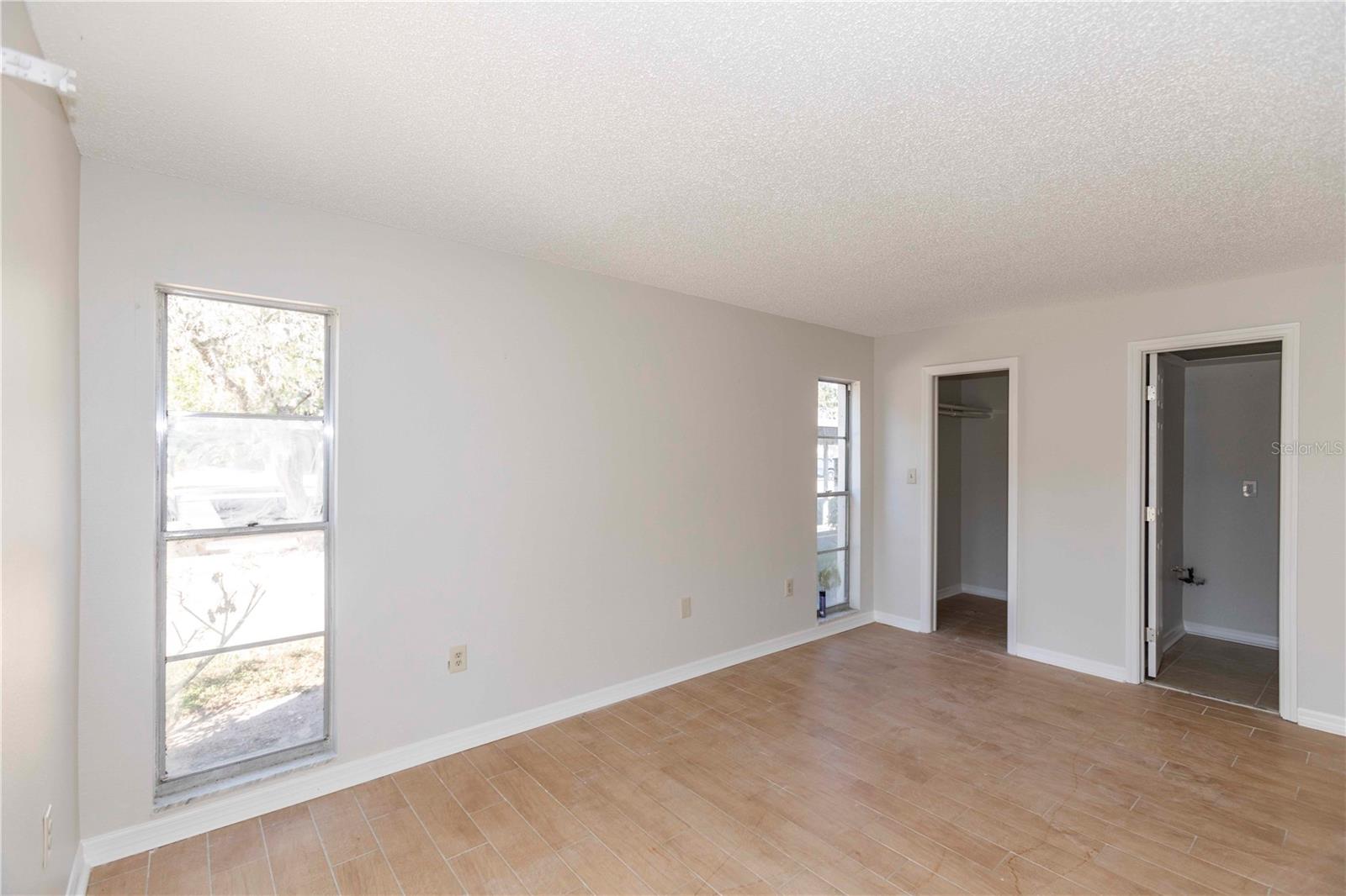 W7880940 Property Photo