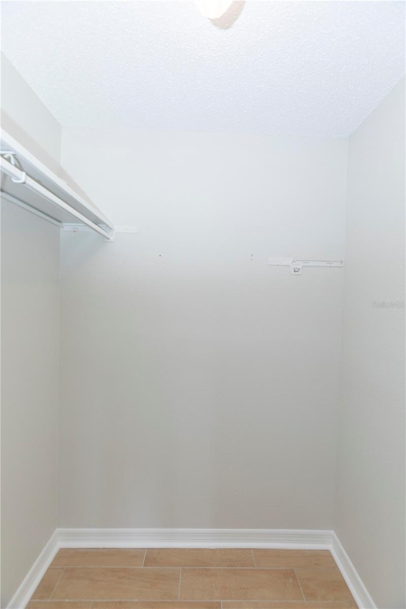 W7880940 Property Photo