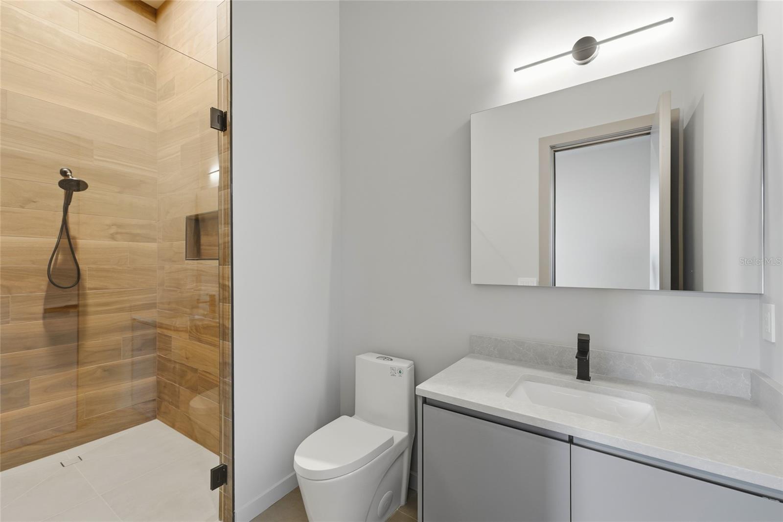 O6362592 Property Photo