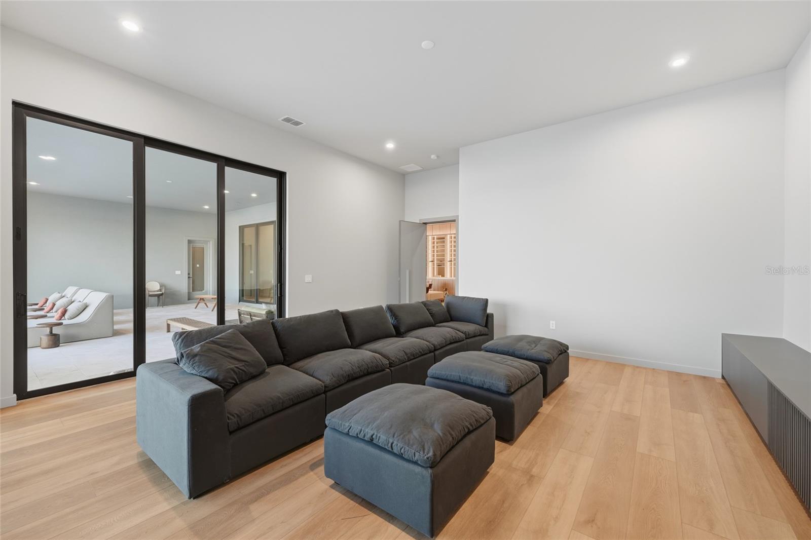 O6362592 Property Photo