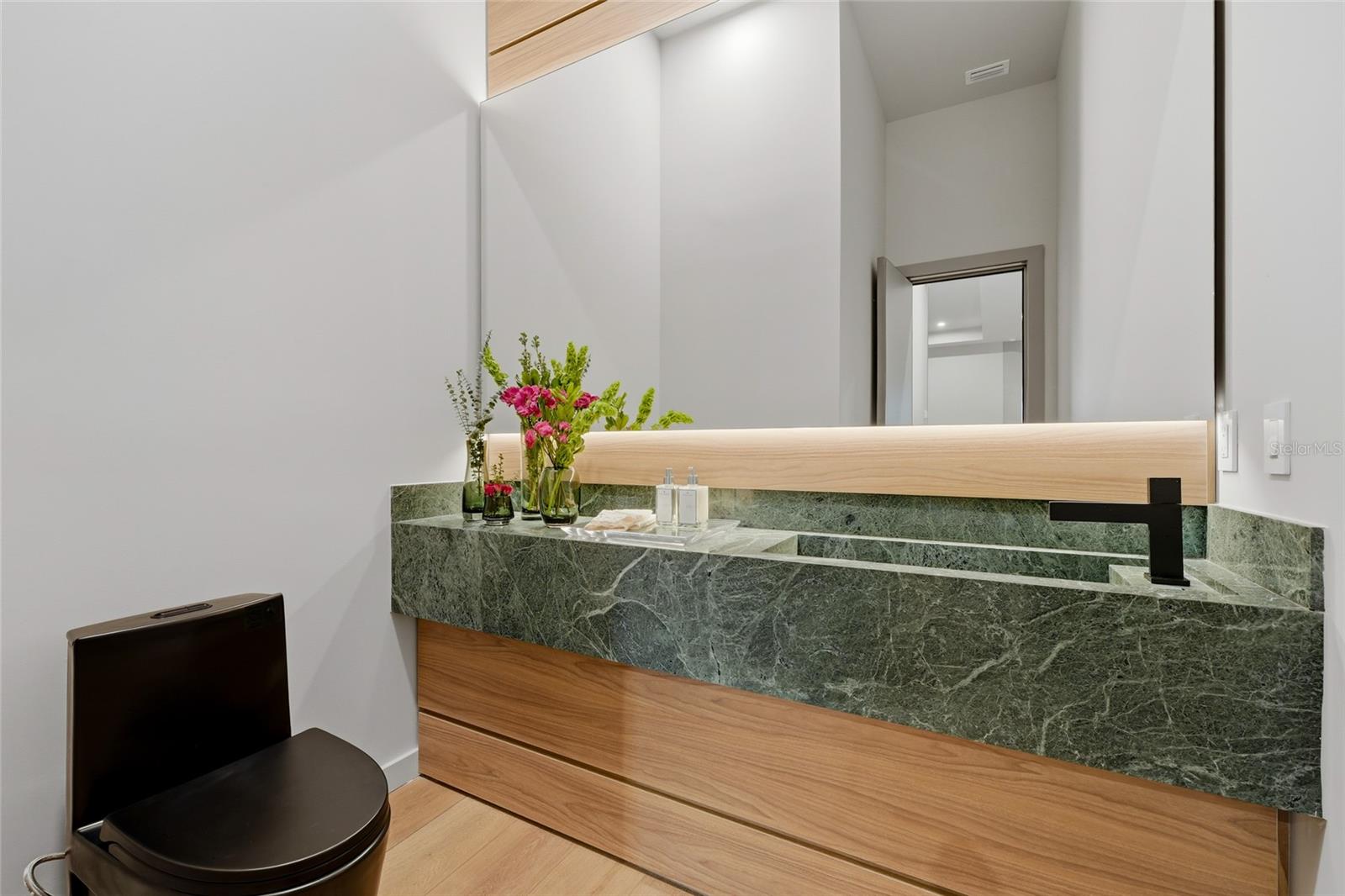 O6362592 Property Photo