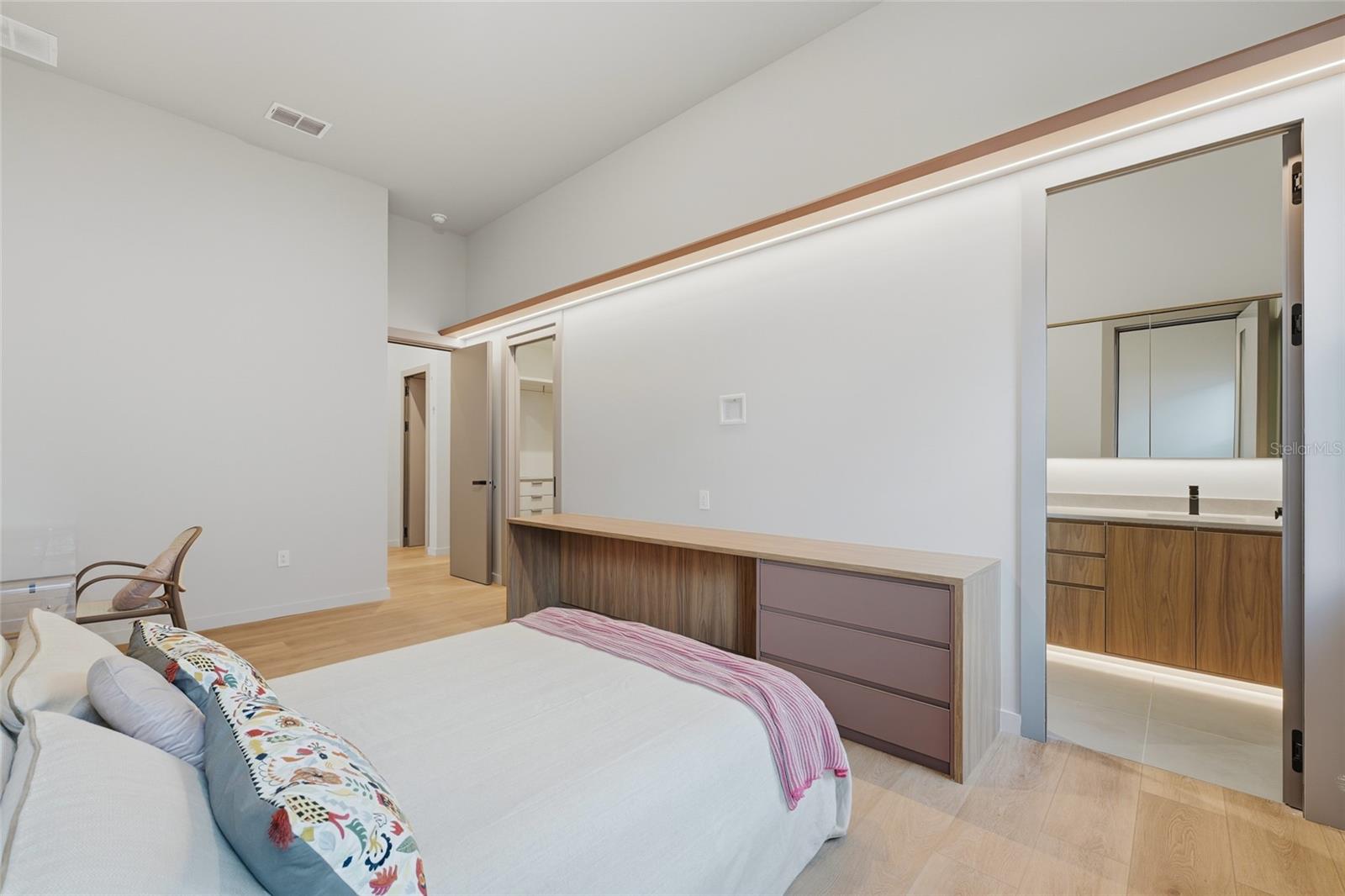 O6362592 Property Photo