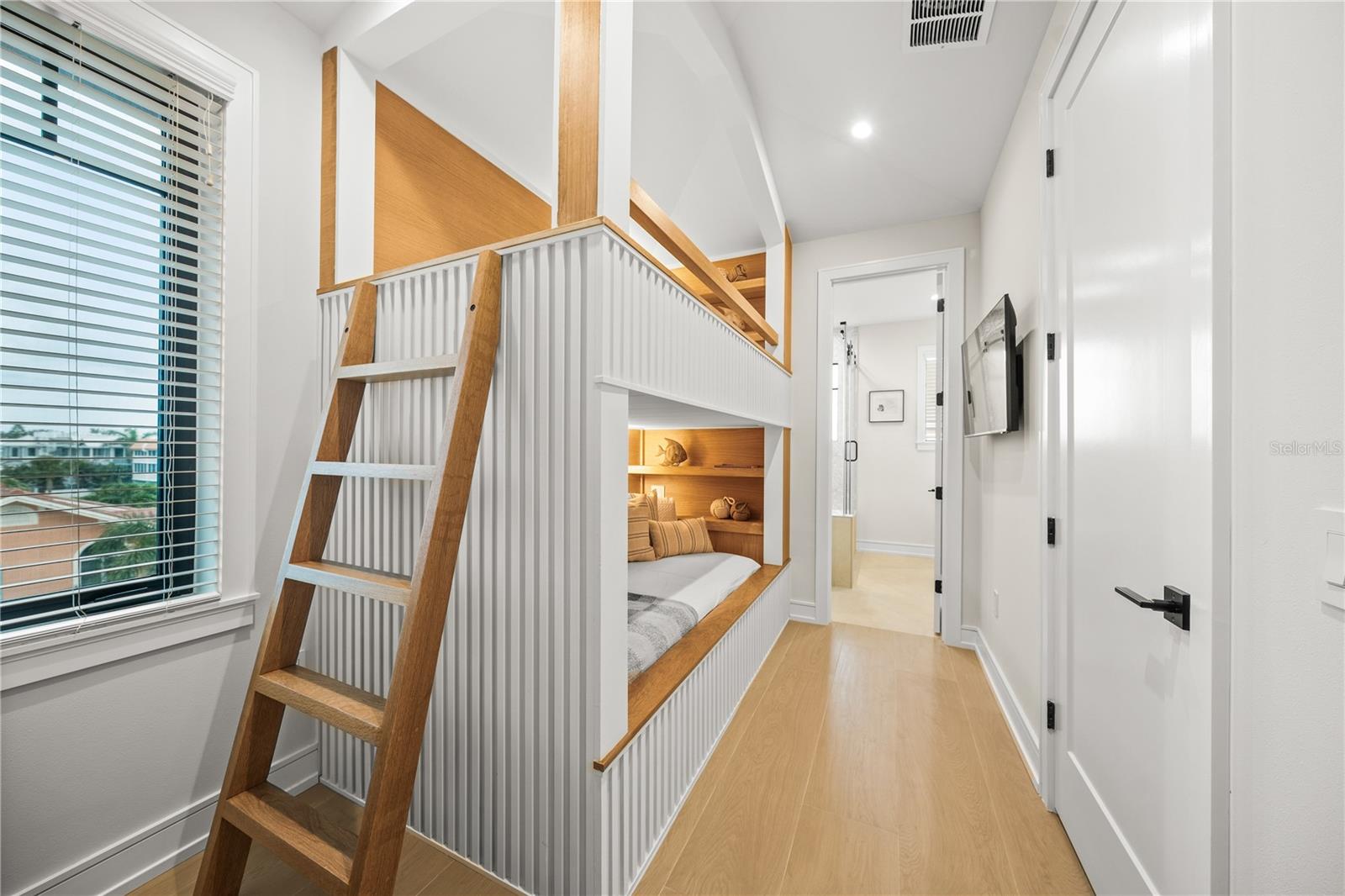 A4672994 Property Photo