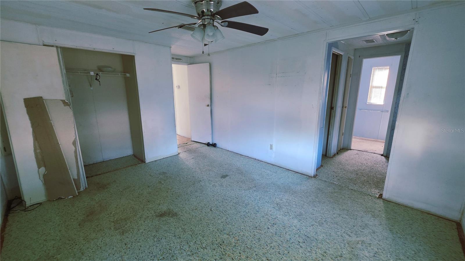 L4957492 Property Photo