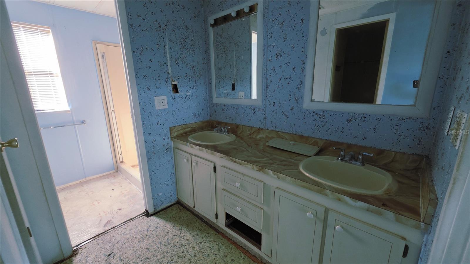 L4957492 Property Photo