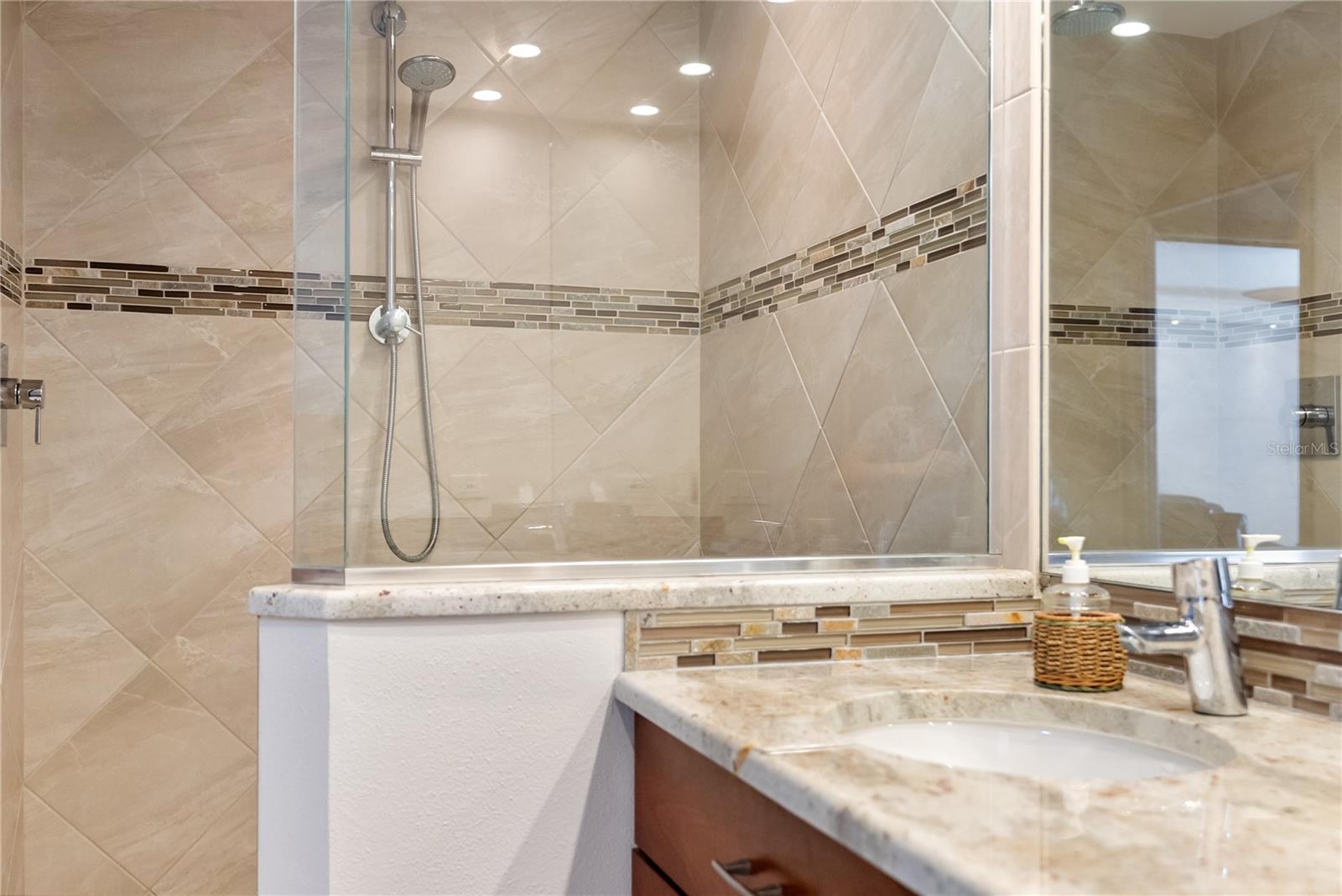 A4673028 Property Photo