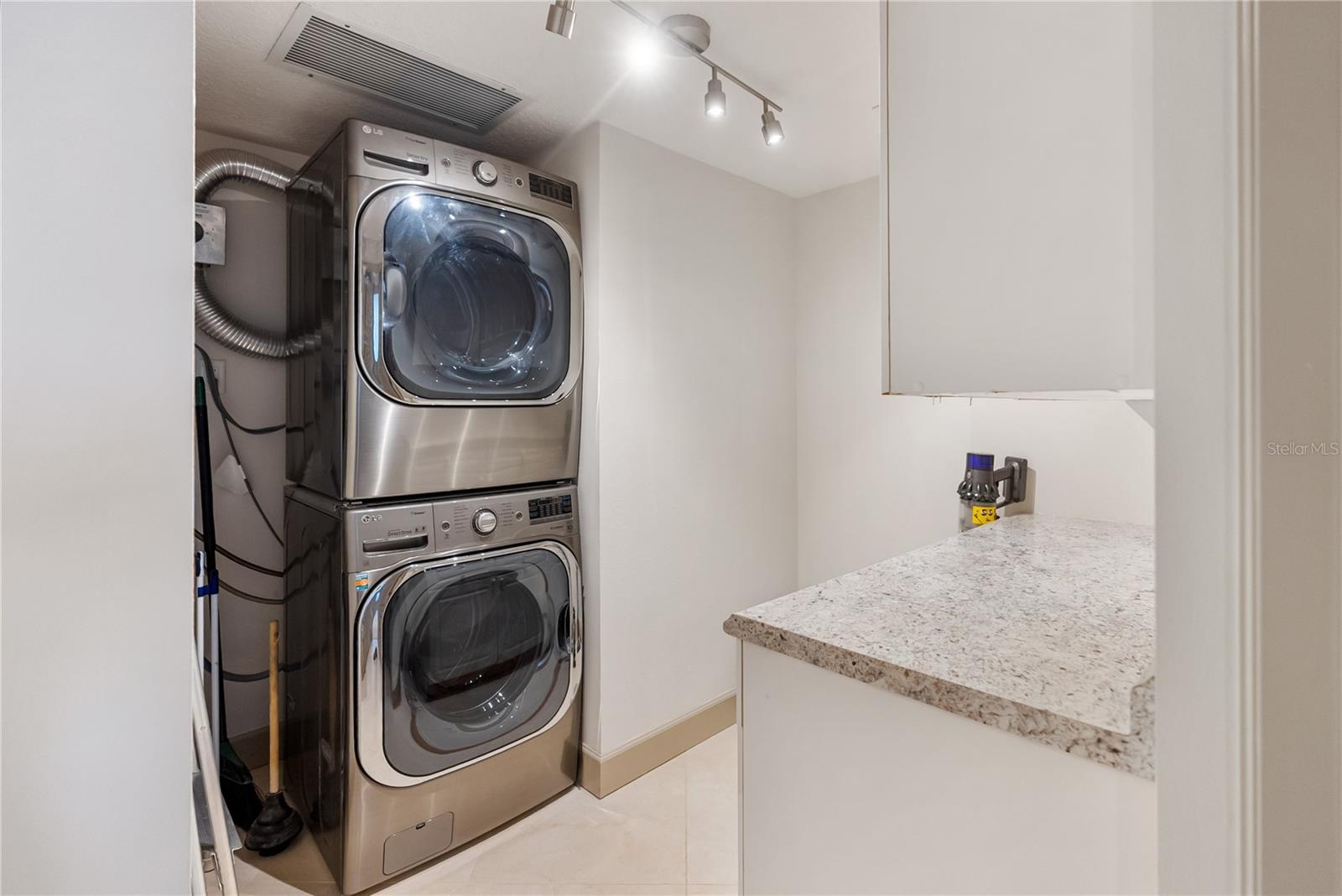 A4673028 Property Photo