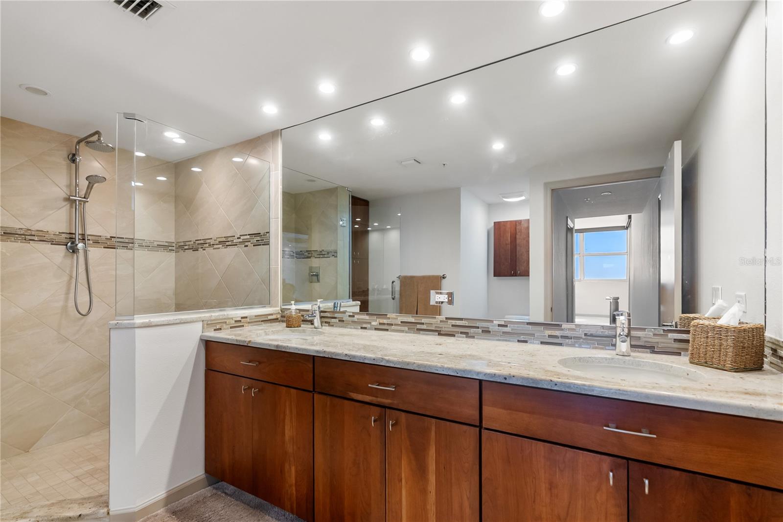 A4673028 Property Photo