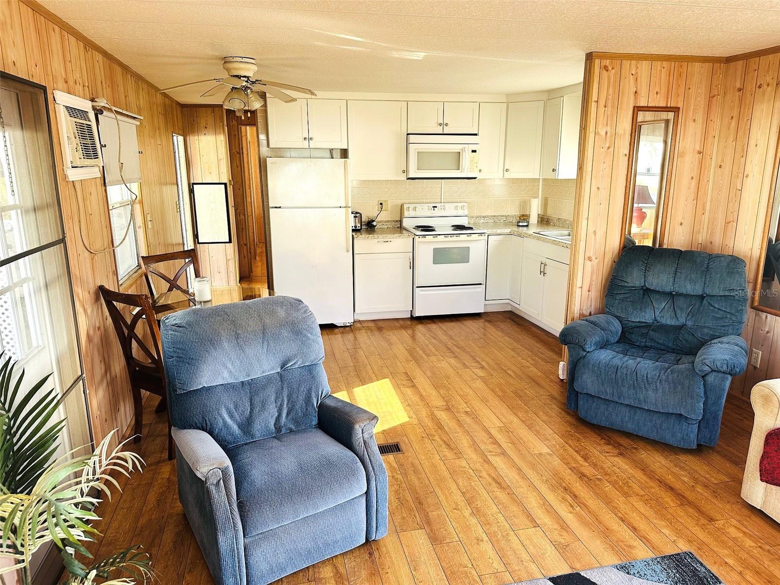 TB8450693 Property Photo