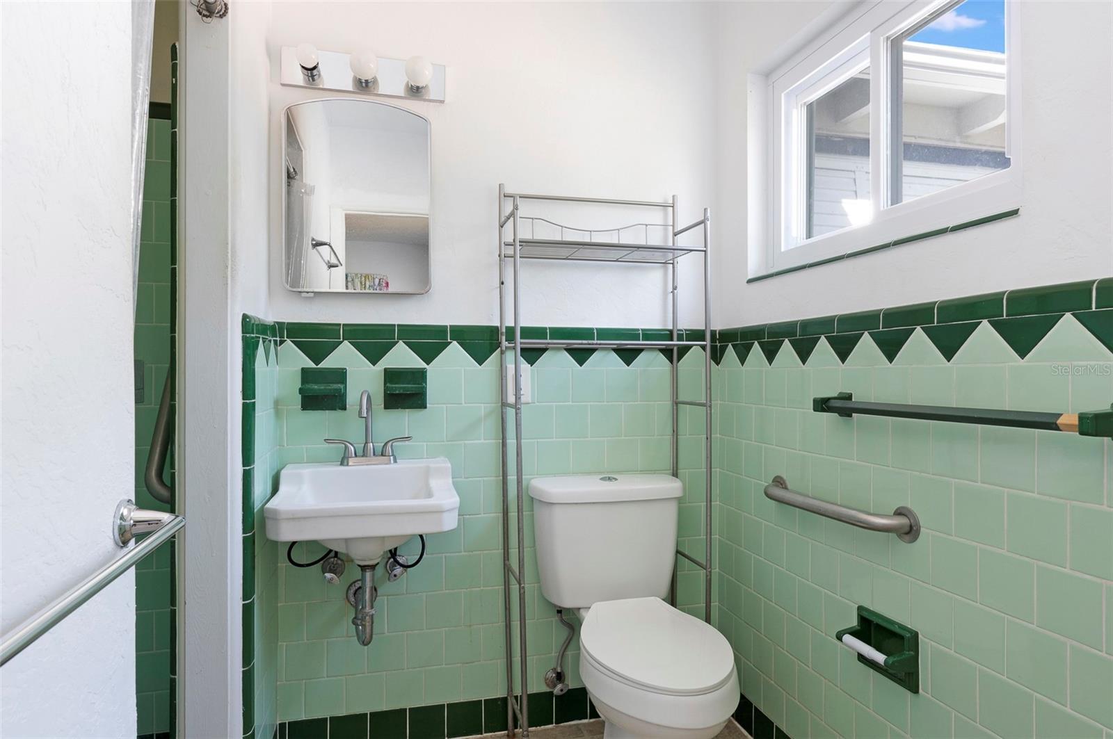 TB8450701 Property Photo