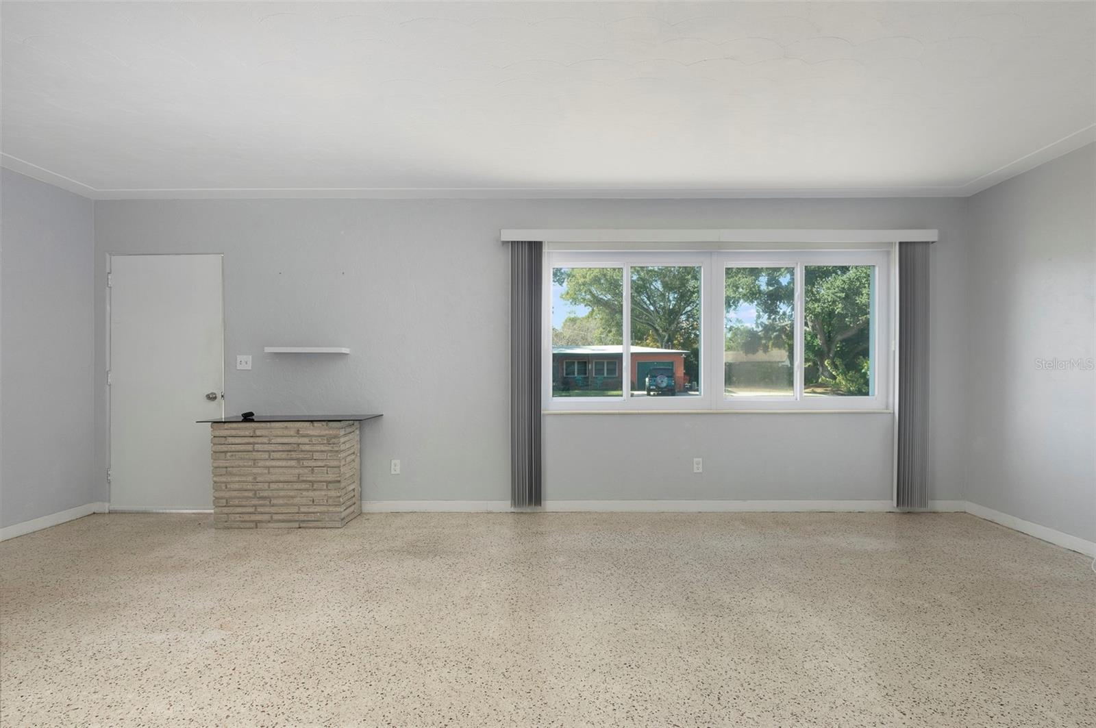 TB8450701 Property Photo