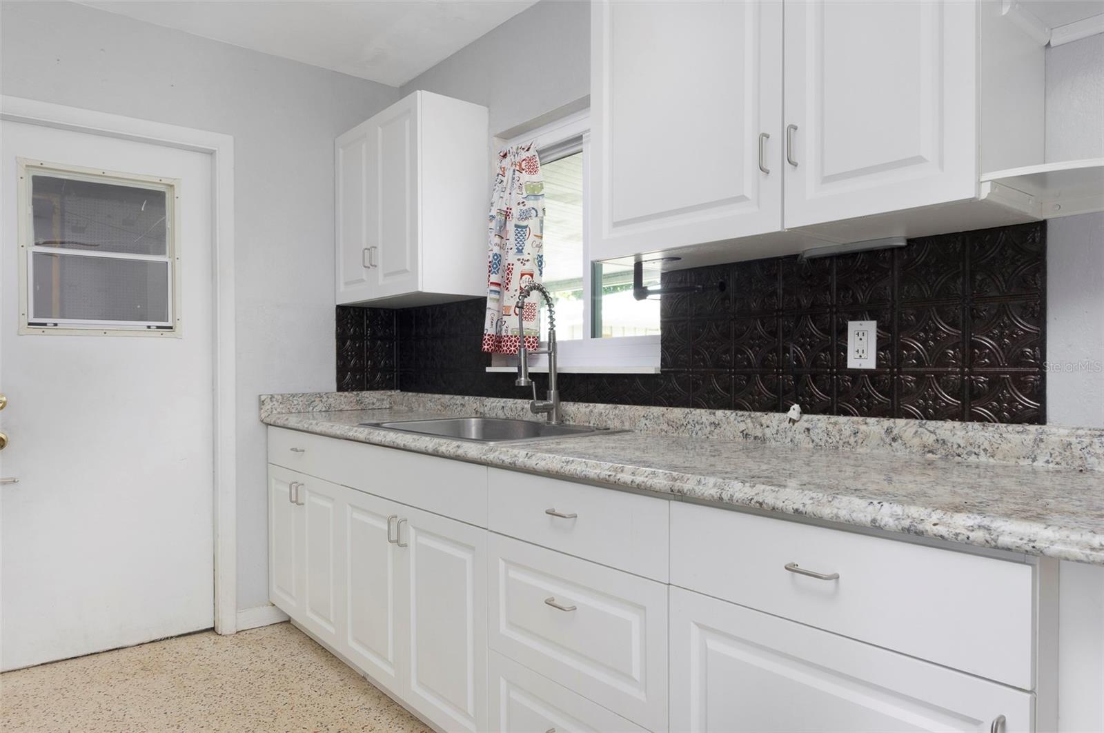 TB8450701 Property Photo