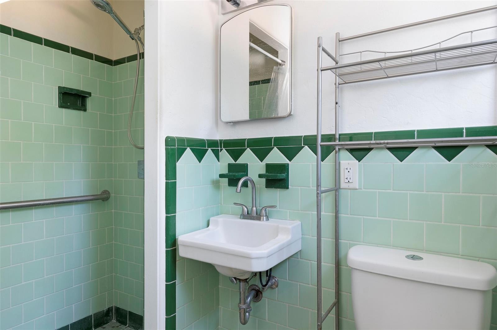 TB8450701 Property Photo