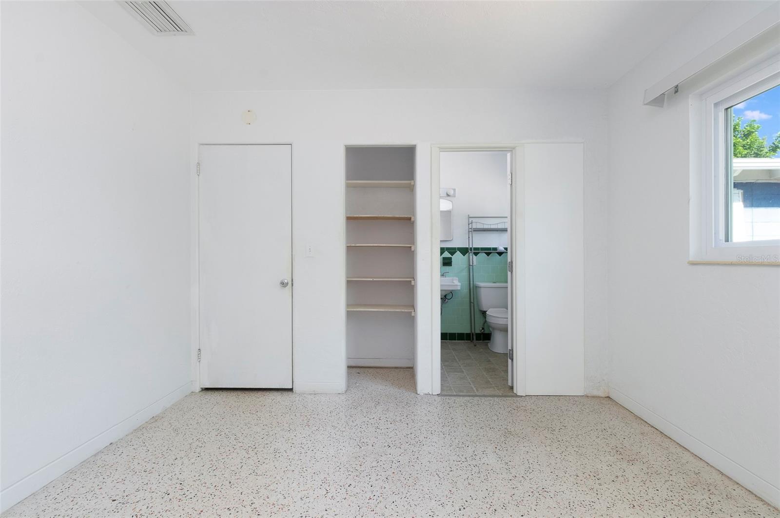 TB8450701 Property Photo