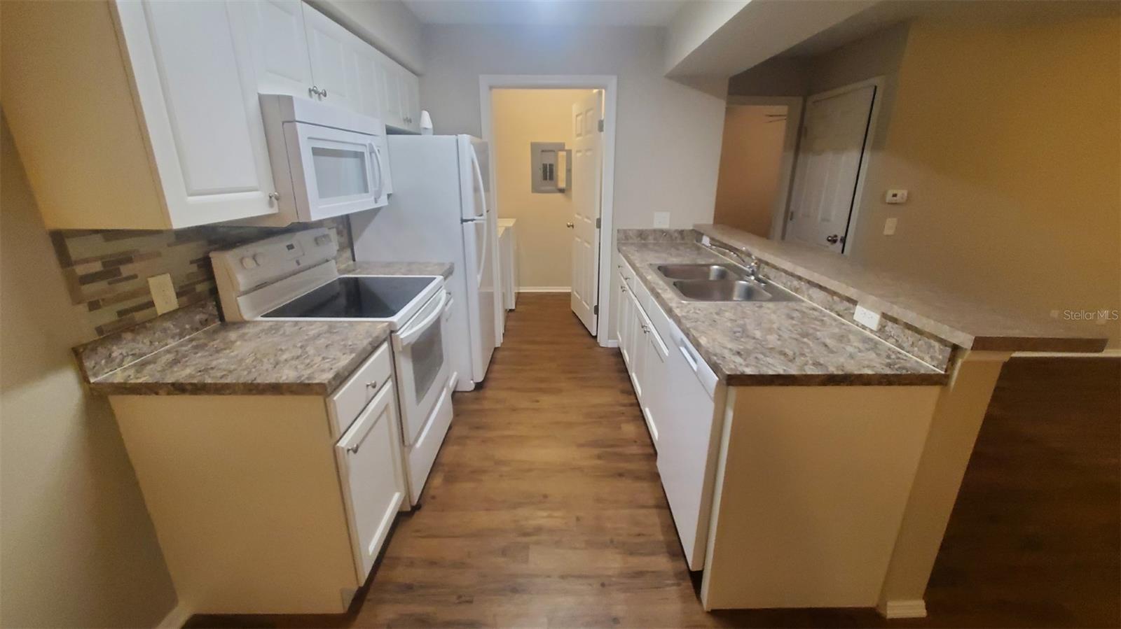 All Major appliances included