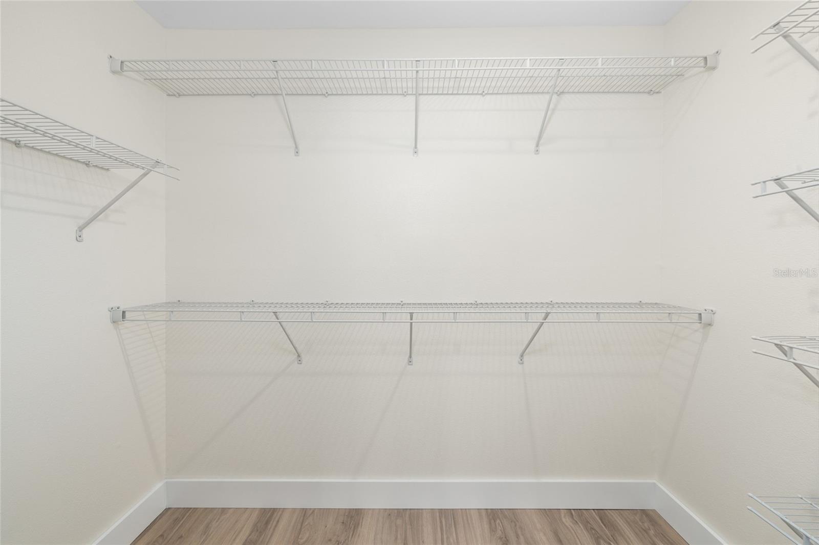Primary en-suite with walk in closet