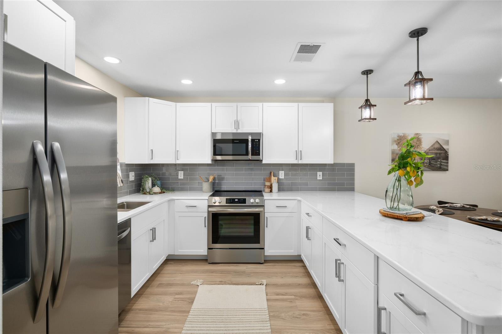 Look at this space! Attention to detail, plenty of outlets!