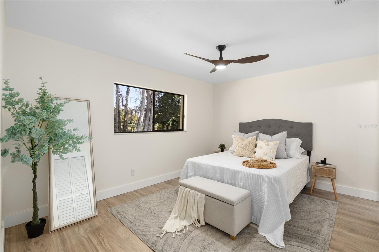 Primary en-suite with walk in closet