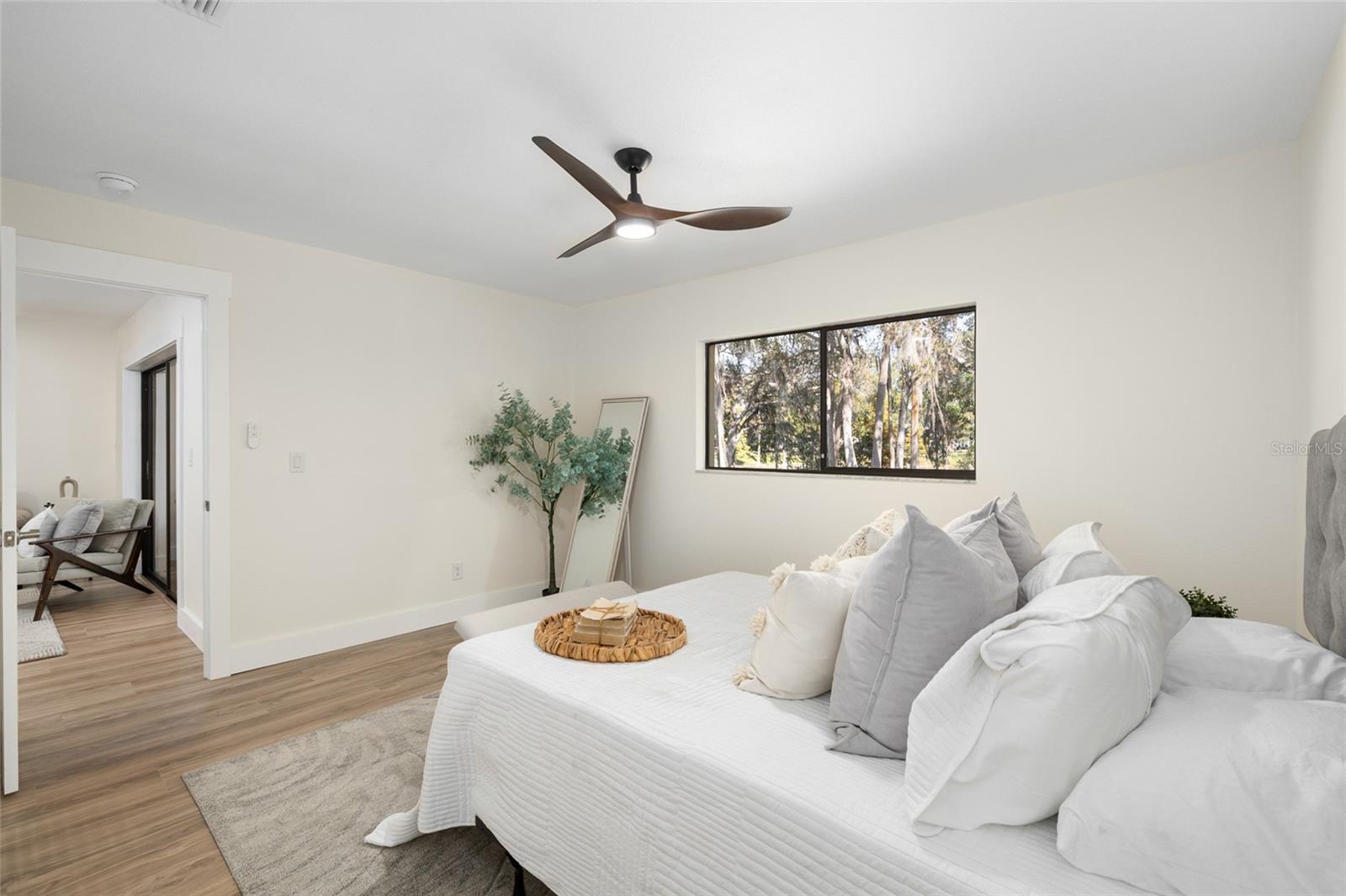 Primary en-suite with walk in closet