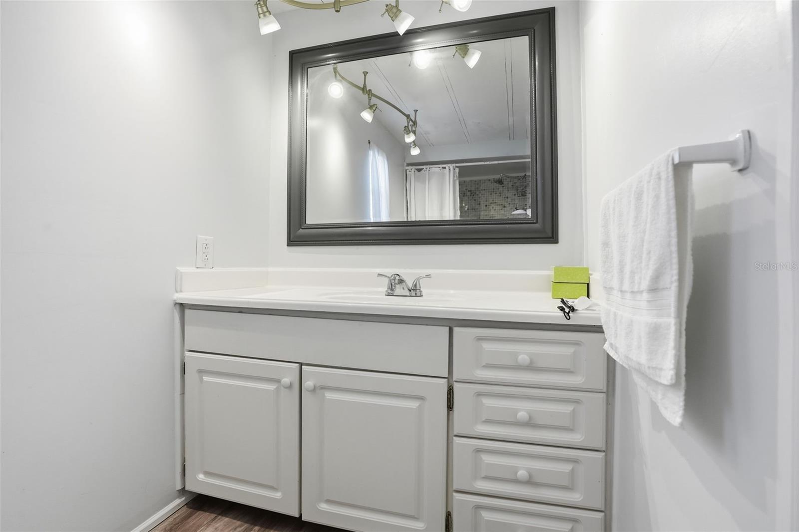 W7880985 Property Photo