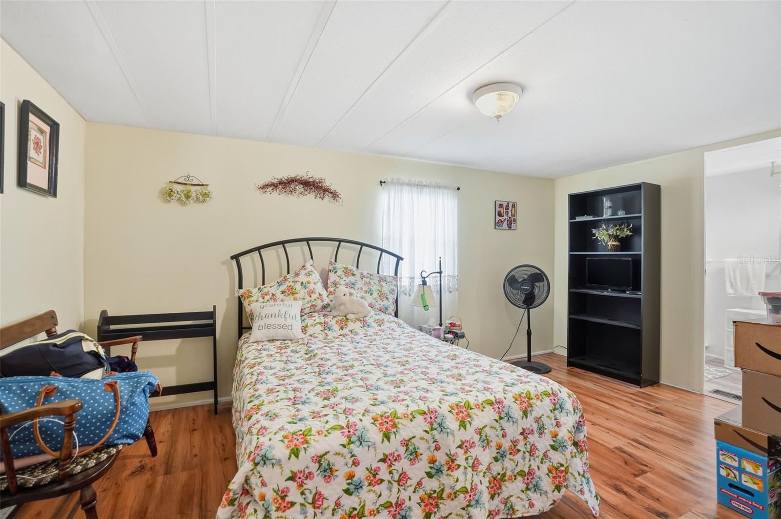 W7880985 Property Photo