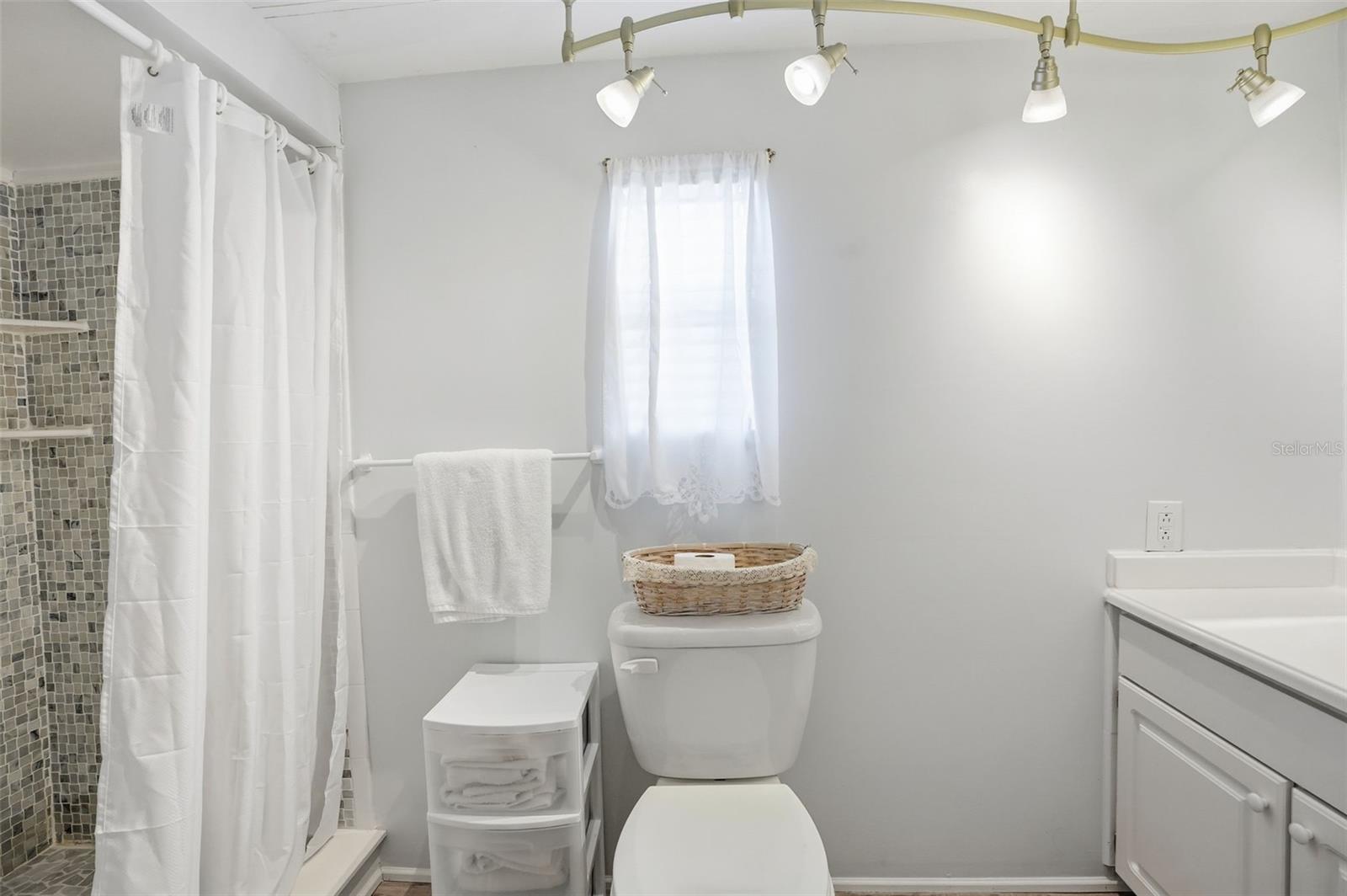 W7880985 Property Photo