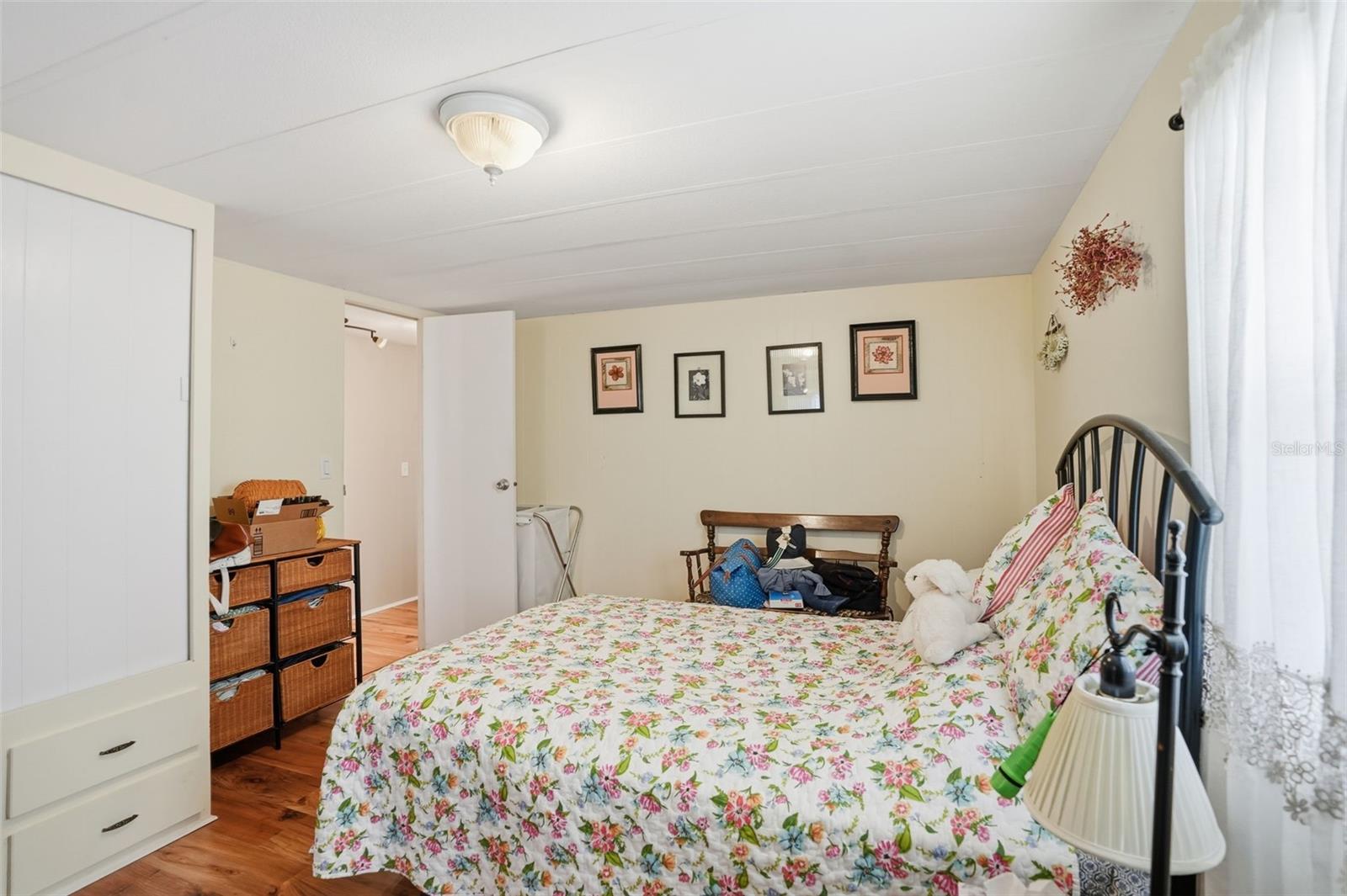 W7880985 Property Photo