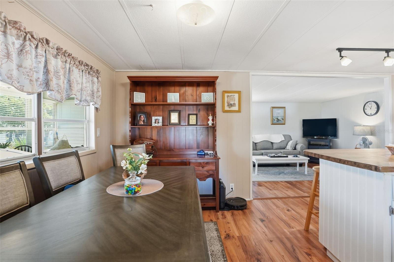 W7880985 Property Photo