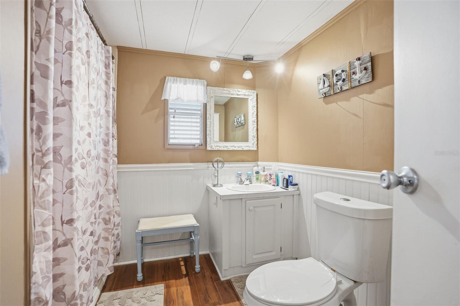 W7880985 Property Photo