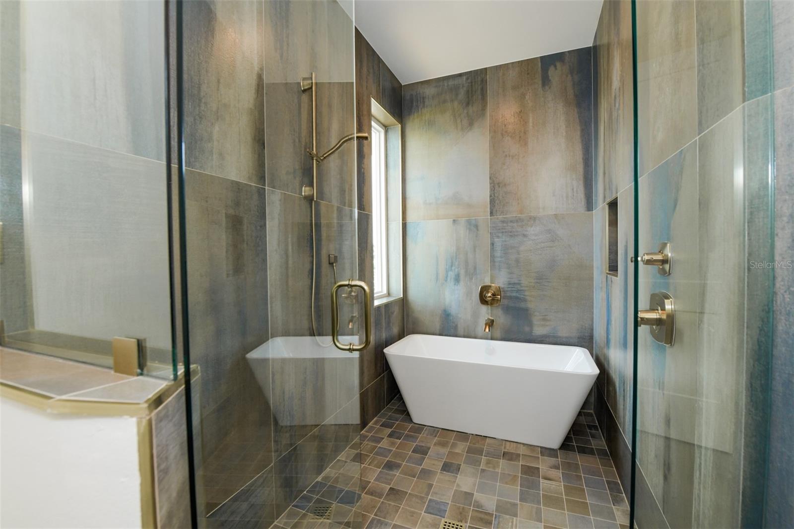 A4673163 Property Photo