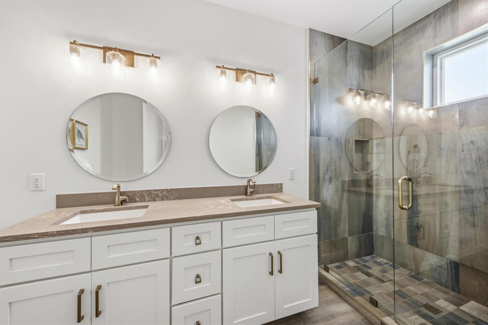 A4673163 Property Photo