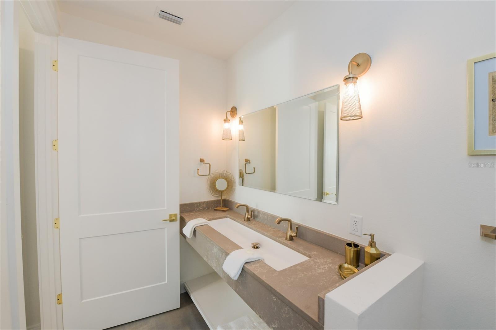 A4673163 Property Photo