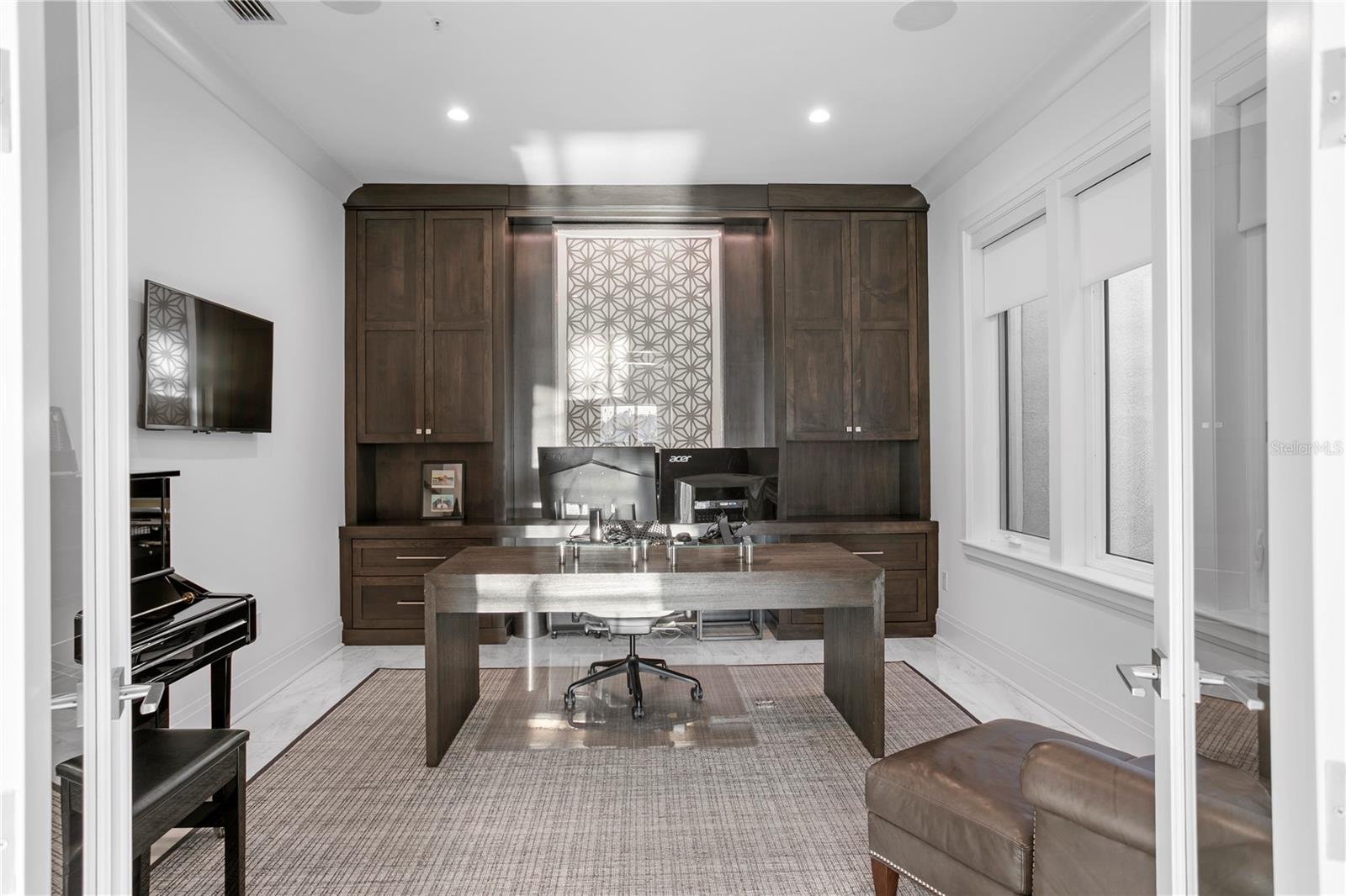 1037 ROYAL PASS RD, TAMPA, FL, 33602