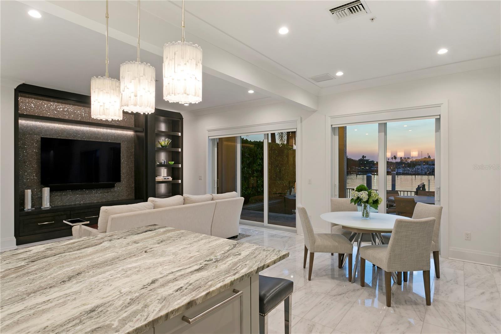 1037 ROYAL PASS RD, TAMPA, FL, 33602