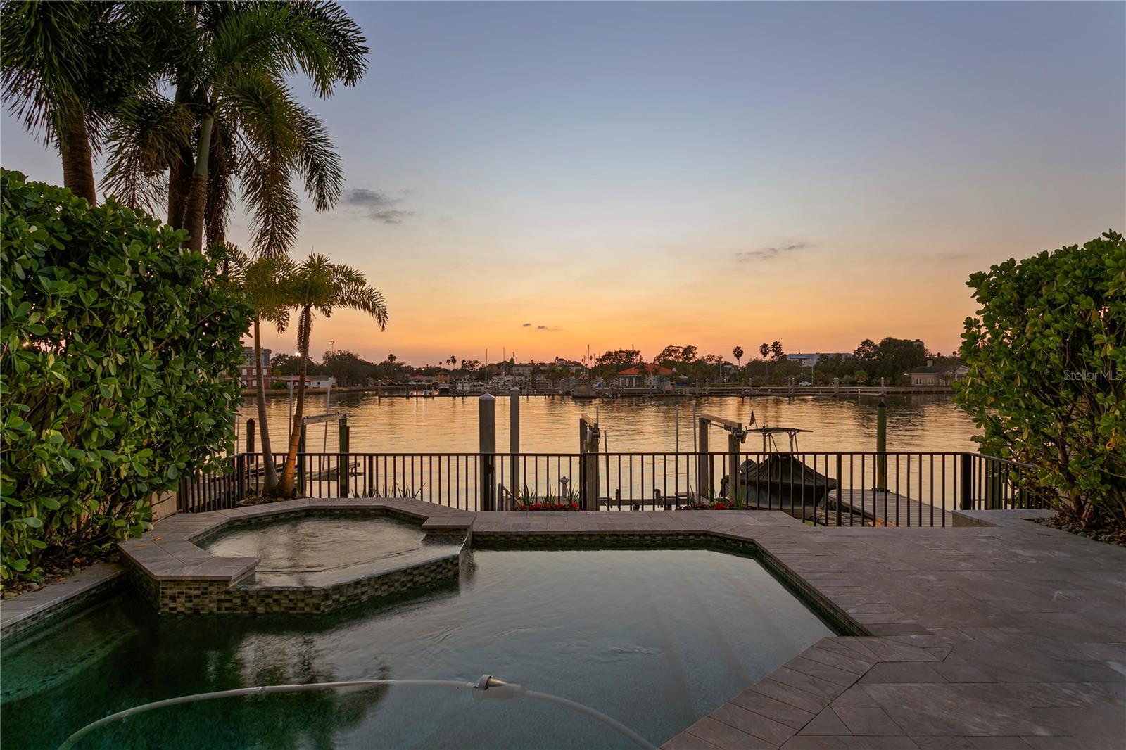 1037 ROYAL PASS RD, TAMPA, FL, 33602