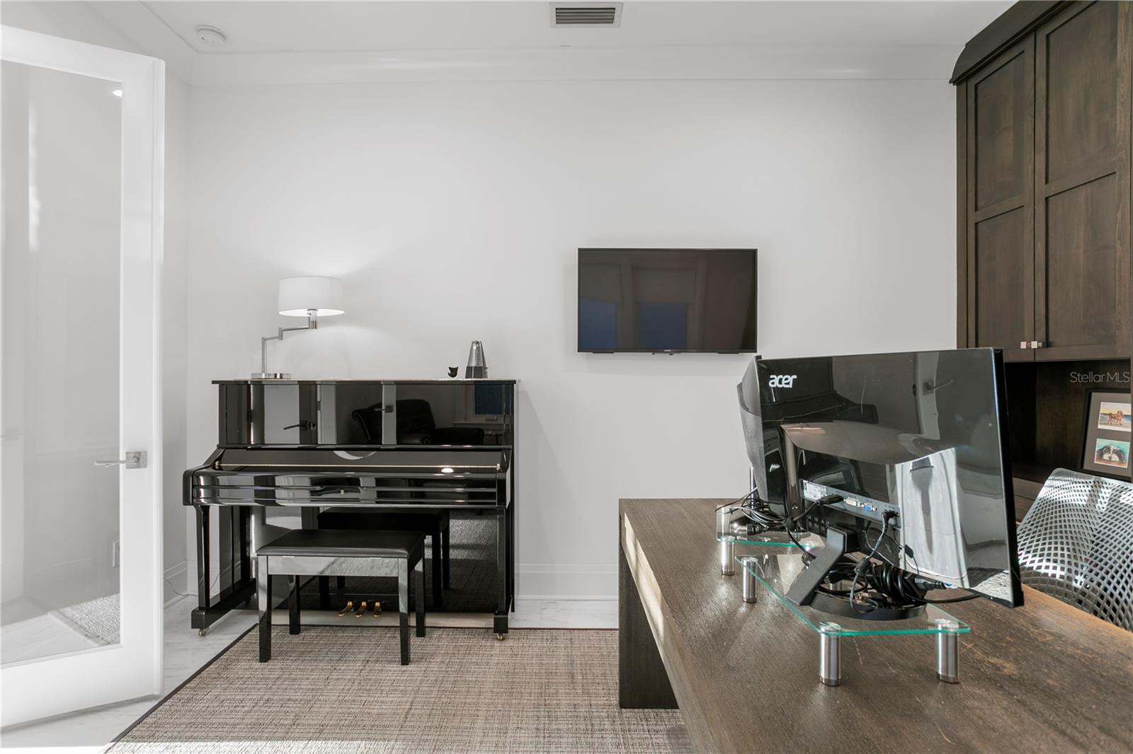 1037 ROYAL PASS RD, TAMPA, FL, 33602