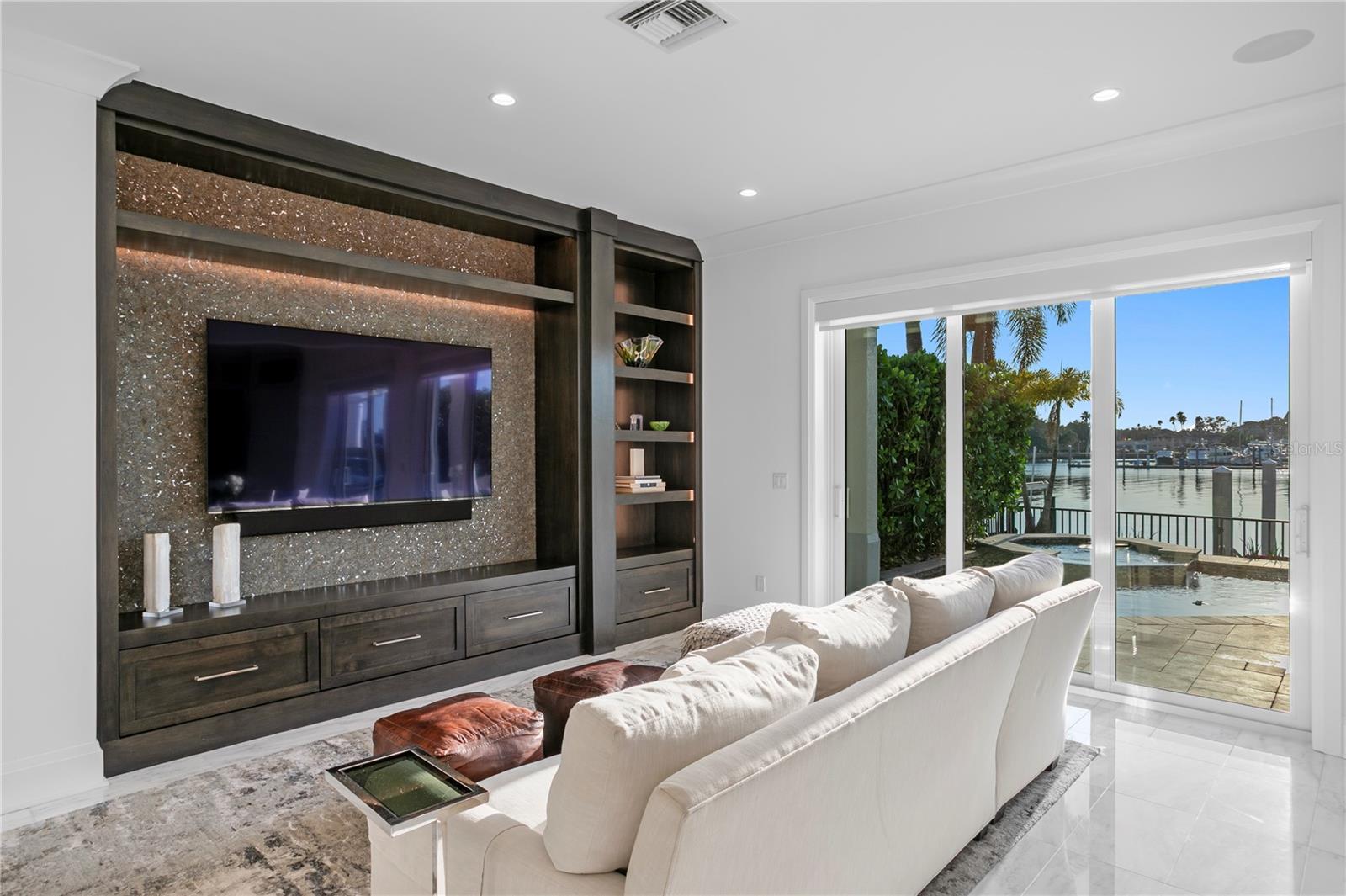 1037 ROYAL PASS RD, TAMPA, FL, 33602