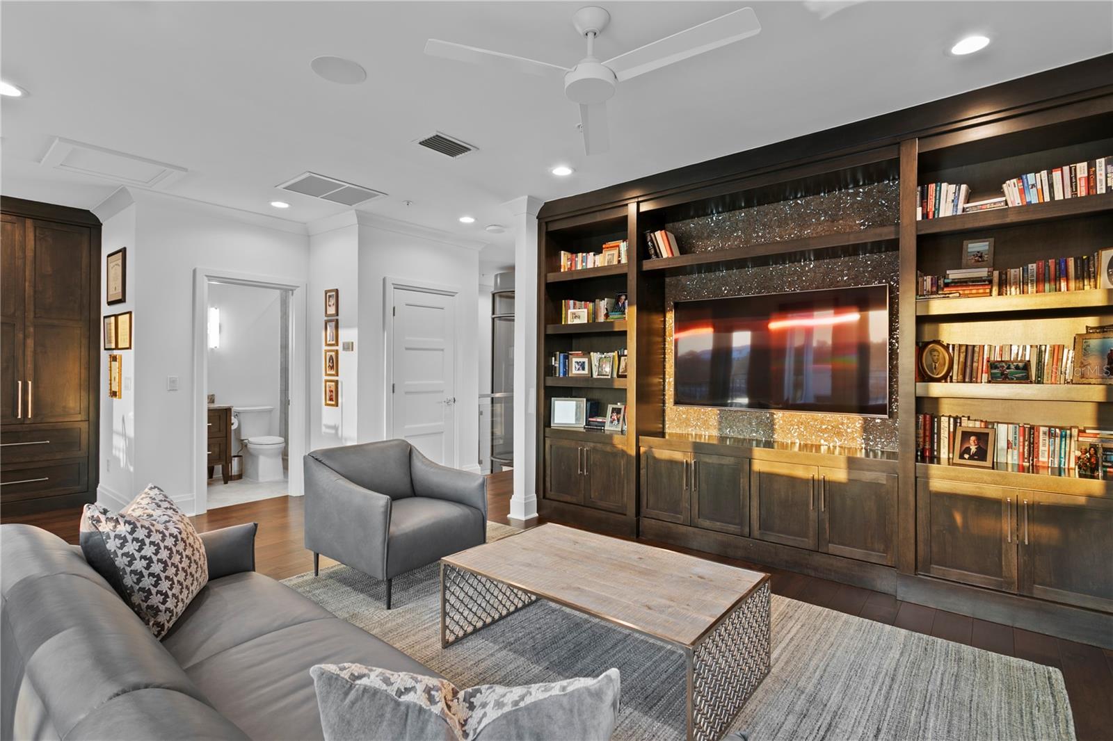 1037 ROYAL PASS RD, TAMPA, FL, 33602