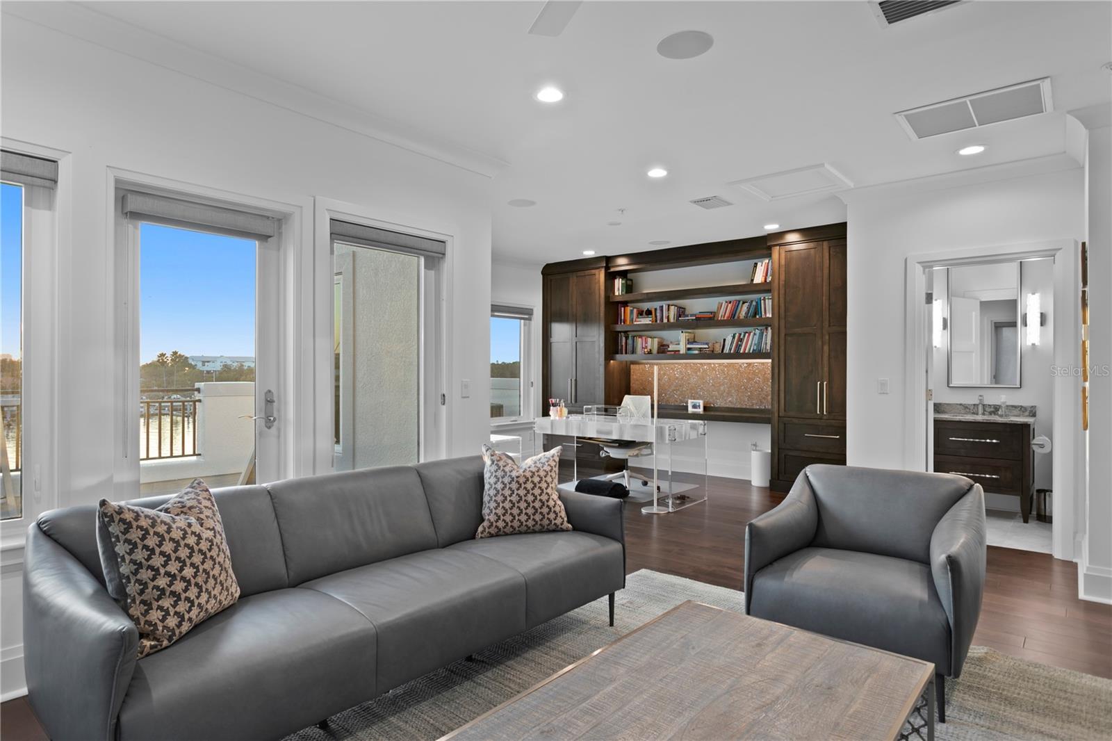 1037 ROYAL PASS RD, TAMPA, FL, 33602